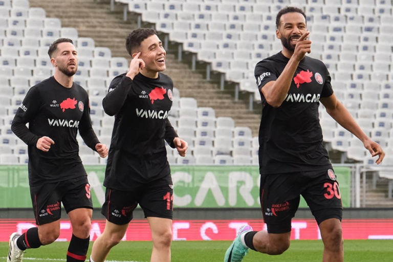 Nazım Sangare Göztepe’de!
